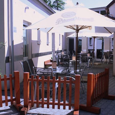 Penzion a CaféRestaurant U lávky Chrudim Exterior foto