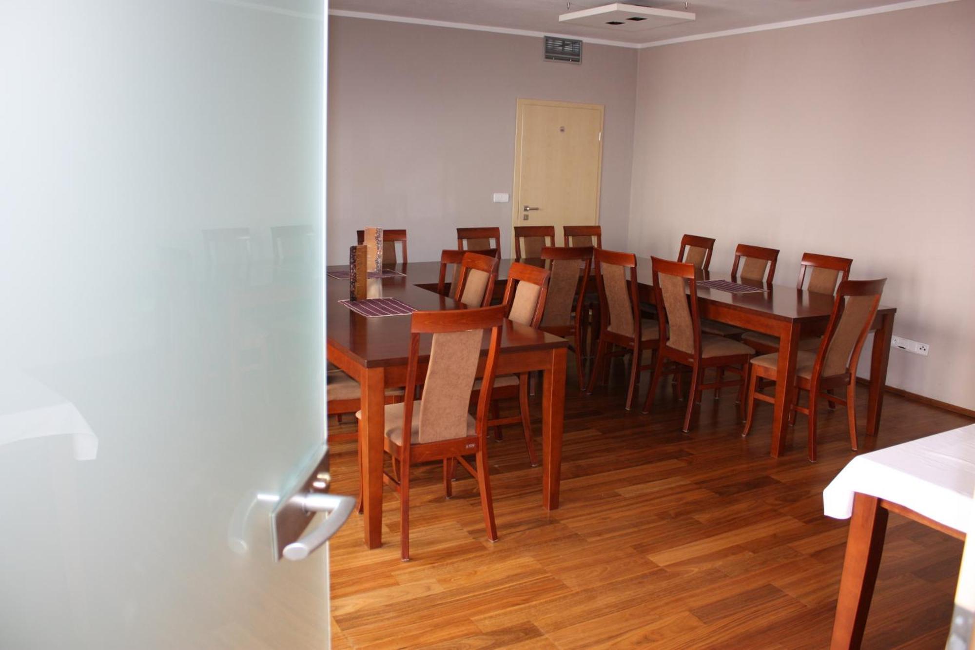 Penzion a CaféRestaurant U lávky Chrudim Exterior foto